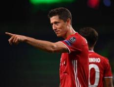 包含里昂球队年轻球员表现出色，赢得头号球迷支持的词条