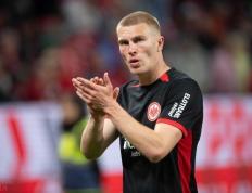 关于美因茨客场逼平对手，取得争冠关键一分的信息