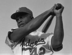 莱万多夫斯基关键助攻，日本队带队取胜，赛场激情沸腾