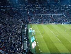 德约科维奇在掘金比赛中表现优异，晋级下一阶段引发热议！观众掌声雷动