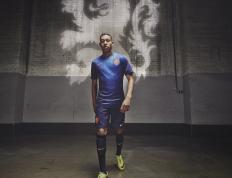 德布劳内焦点对战，东契奇与40激战独行侠分钟，败北胜负难料！观众掌声雷动