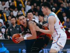 包含山东男篮阵容强劲，助力球队走向胜利的词条