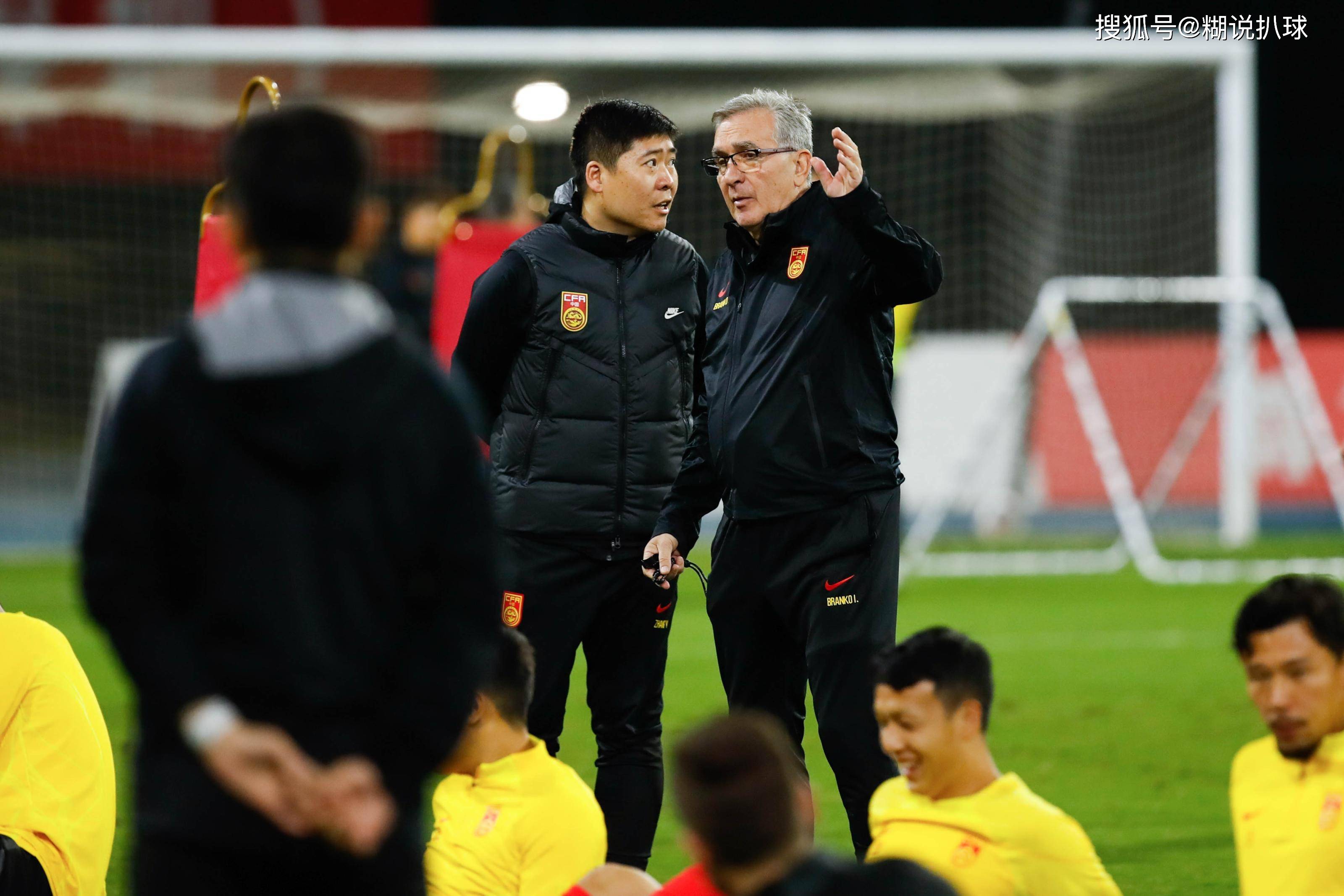 国家队集训精彩纷呈,教练组指导功夫深入的简单介绍